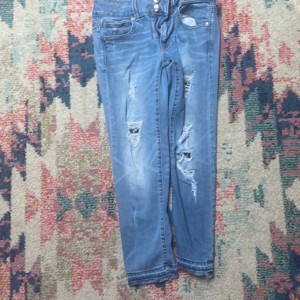 AE ripped capri medium wash jeans